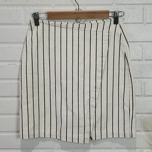 🚨CL: Madewell Stripe Faux Wrap Mini Skirt size 2 Off White and Blue